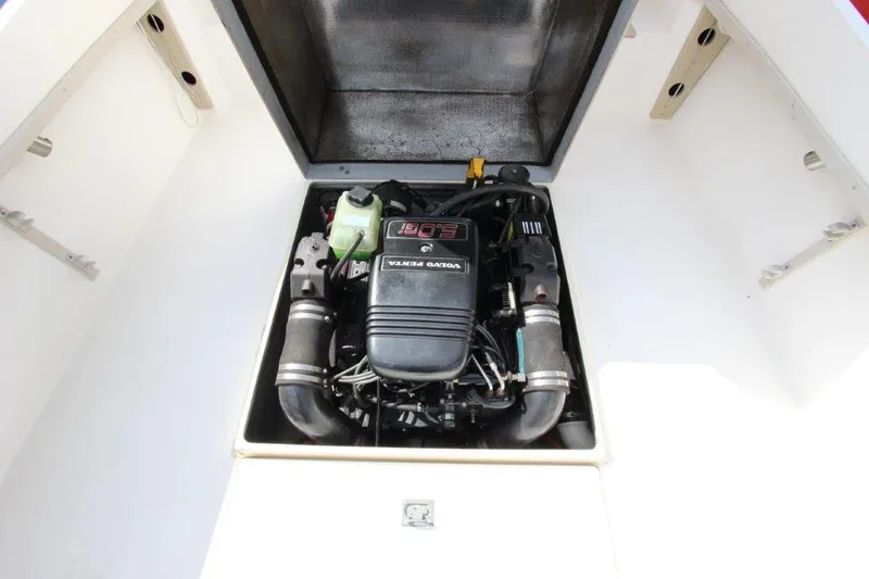 Slide: The Image of Albemarle 247 Express 1999 - 14