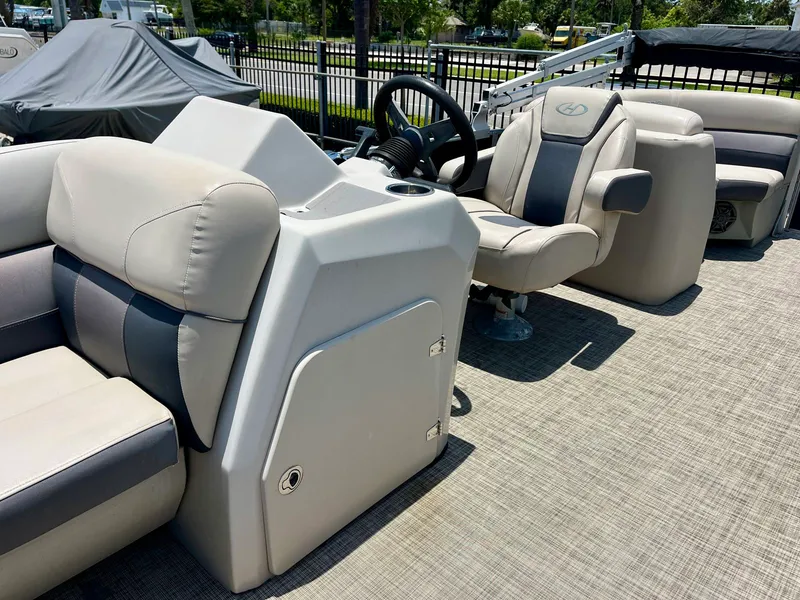 Slide: The Image of Harris 230 cruiser Harris #9 2023 - 10