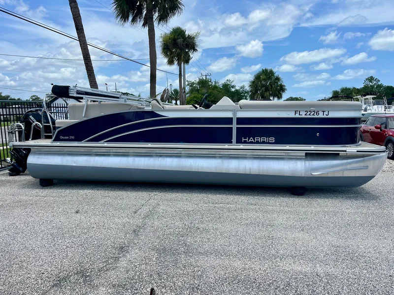 Slide: The Image of Harris 230 cruiser Harris #9 2023 - 2