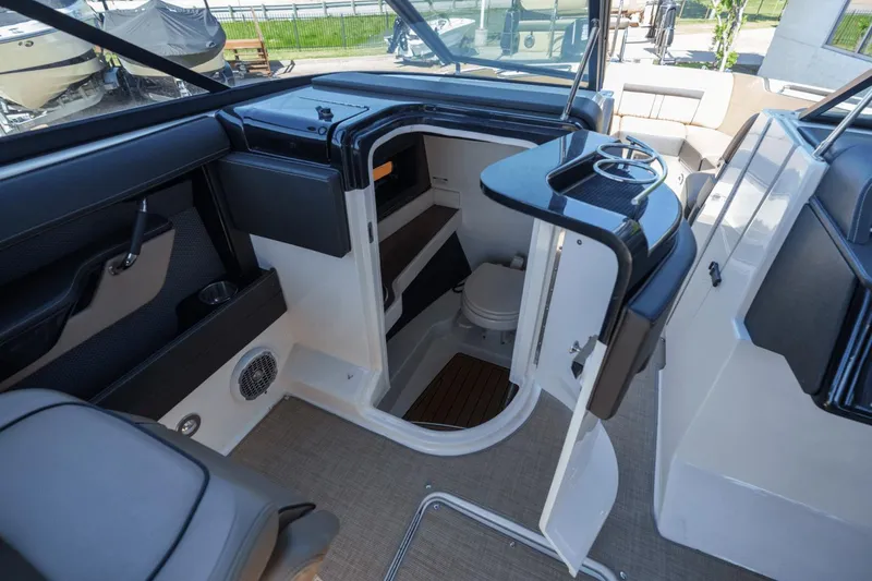 Slide: The Image of Sea Ray 280 SLX 2018 - 8