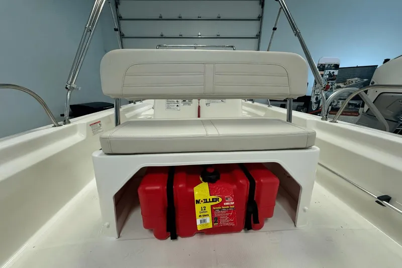 Slide: The Image of Boston Whaler 150 Montauk 2024 - 10