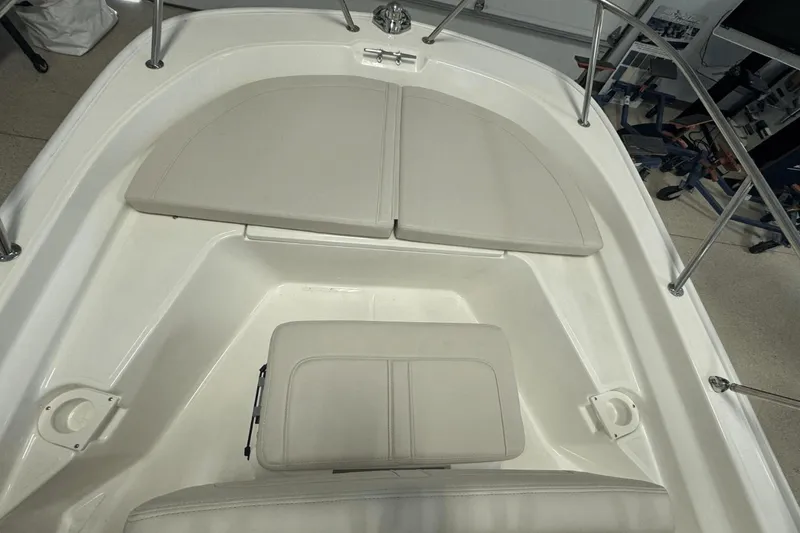 Slide: The Image of Boston Whaler 150 Montauk 2024 - 22