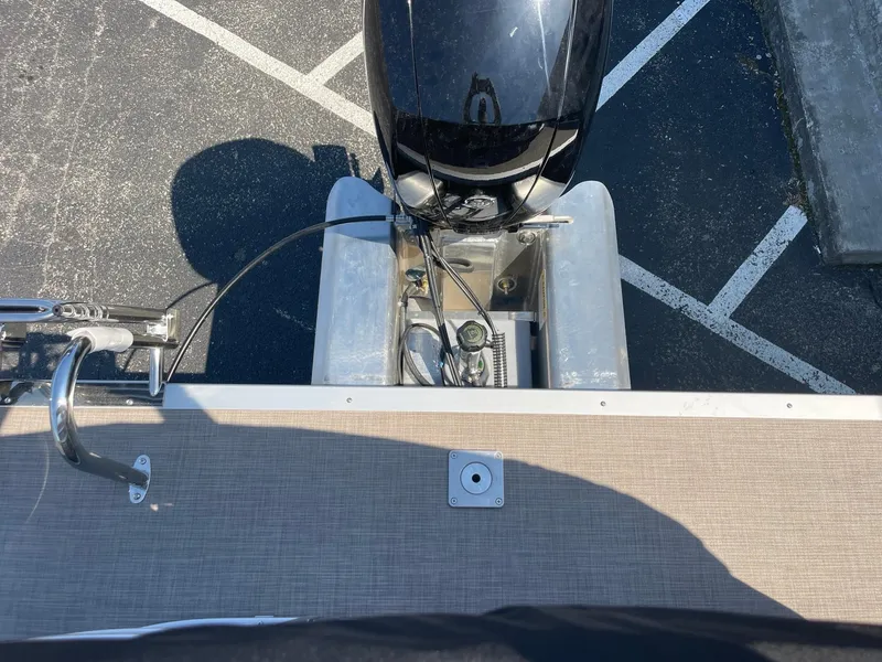 Slide: The Image of Top view of the 2024 Sun Tracker Party Barge 24 DLX motor and deck. - 4