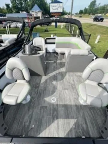 Slide: The Image of Qwest 816 E-Class Lanai Fish LT 2023 - 10