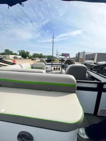 Slide: The Image of Qwest 816 E-Class Lanai Fish LT 2023 - 11