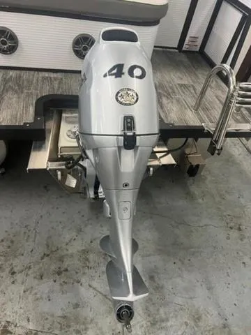 Slide: The Image of Qwest 816 E-Class Lanai Fish LT 2023 - 12