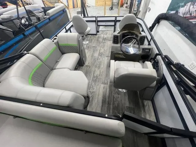 Slide: The Image of Qwest 816 E-Class Lanai Fish LT 2023 - 13