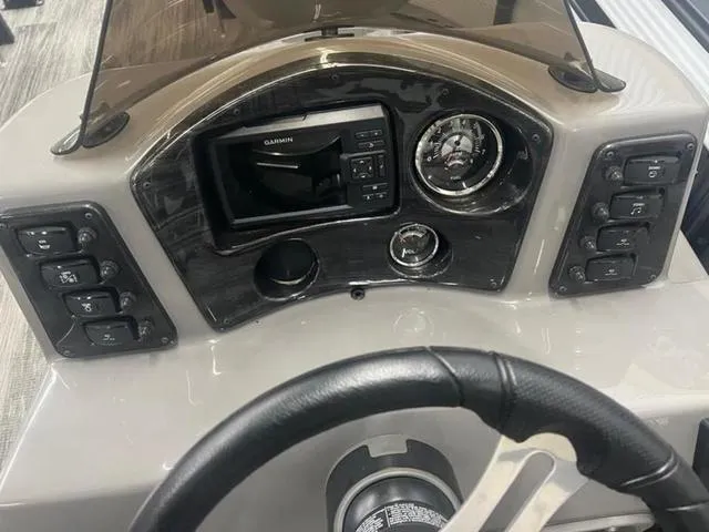 Slide: The Image of Qwest 816 E-Class Lanai Fish LT 2023 - 16