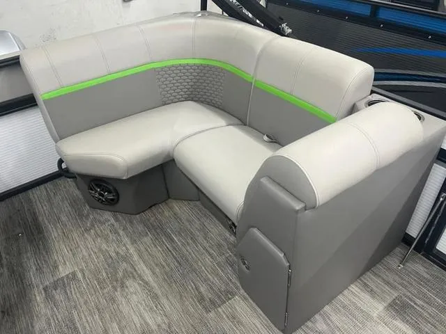 Slide: The Image of Qwest 816 E-Class Lanai Fish LT 2023 - 18