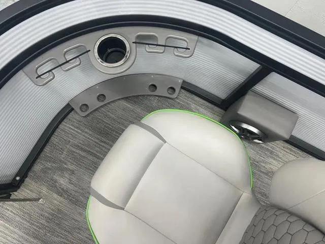 Slide: The Image of Qwest 816 E-Class Lanai Fish LT 2023 - 3