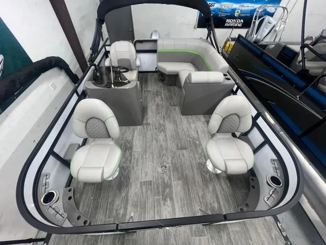 Slide: The Image of Qwest 816 E-Class Lanai Fish LT 2023 - 4