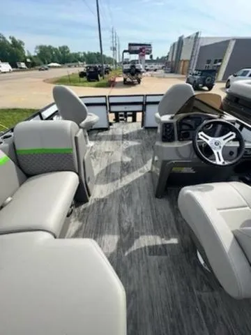 Slide: The Image of Qwest 816 E-Class Lanai Fish LT 2023 - 5