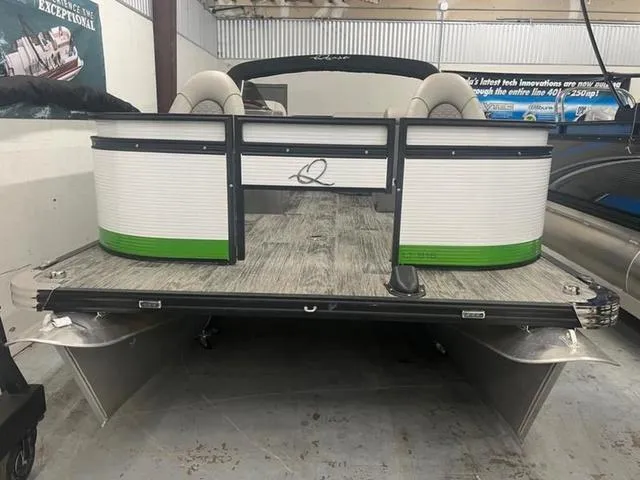 Slide: The Image of Qwest 816 E-Class Lanai Fish LT 2023 - 6