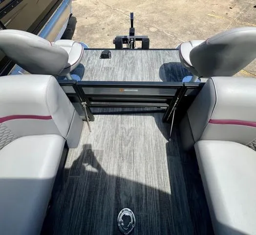 Slide: The Image of Qwest 818 E-Class XRE Fish LT 2023 - 10