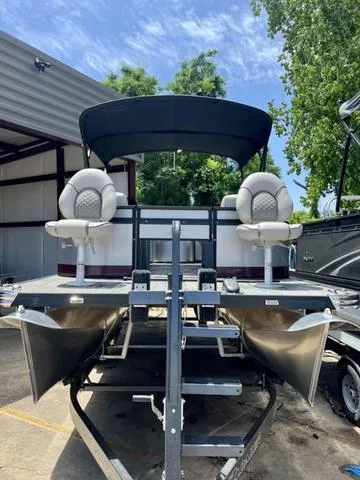 Slide: The Image of Qwest 818 E-Class XRE Fish LT 2023 - 4