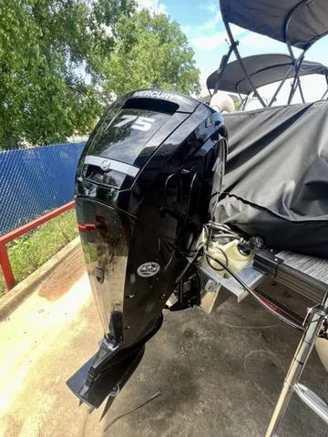 Slide: The Image of Qwest 818 E-Class XRE Fish LT 2023 - 6