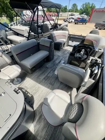 Slide: The Image of Qwest 818 E-Class XRE Fish LT 2023 - 7