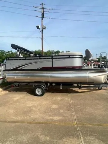 Slide: The Image of Qwest 818 E-Class XRE Fish LT 2023 - 8