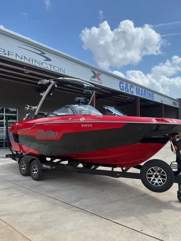 Slide: The Image of Malibu M220 2024 - 2