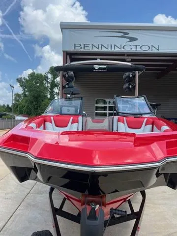 Slide: The Image of Malibu M220 2024 - 4