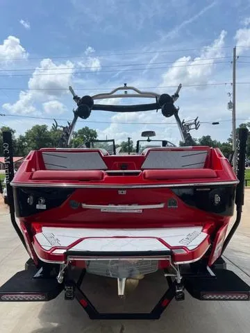 Slide: The Image of Malibu M220 2024 - 5