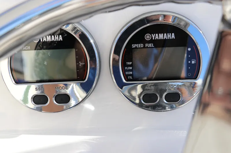 Slide: The Image of Yamaha gauges on 2024 Robalo 206 Cayman boat dashboard. - 23