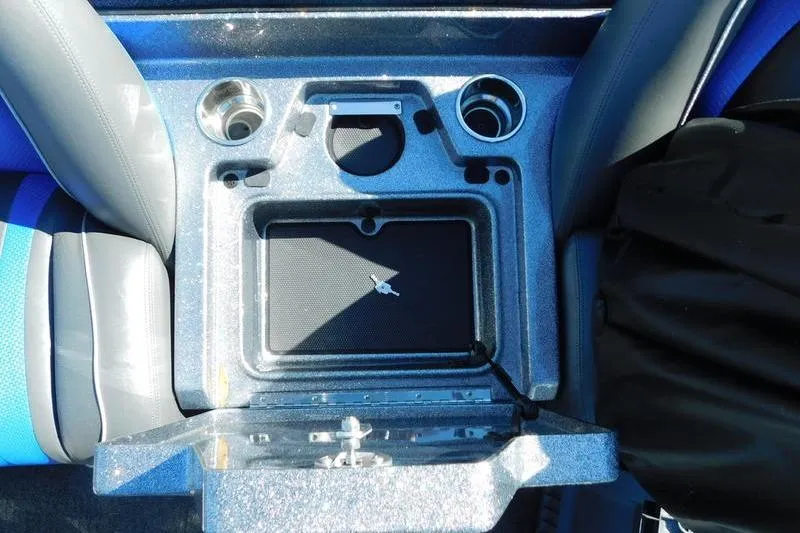Slide: The Image of 2024 Ranger Z518 boat console with cup holders and storage compartment. - 13