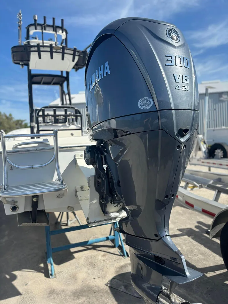 Slide: The Image of 2014 Andros Tarpon 26 boat with Yamaha 300 V6 outboard motor. - 20