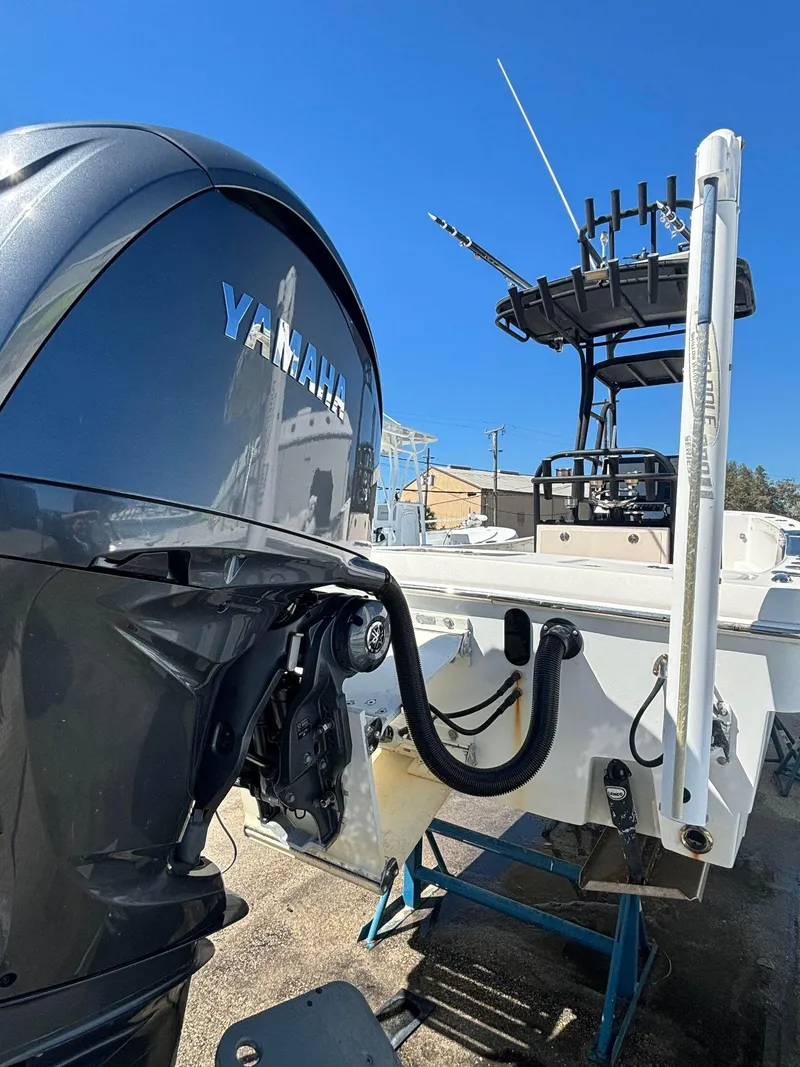 Slide: The Image of 2014 Andros Tarpon 26 boat with Yamaha outboard motor. - 21