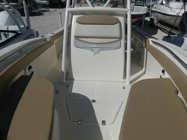 Slide: The Image of Pioneer 222 Sportfish 2018 - 13