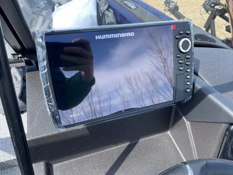 Slide: The Image of 2024 Tracker Targa V-19 Combo boat with Humminbird Helix 9 fishfinder. - 11