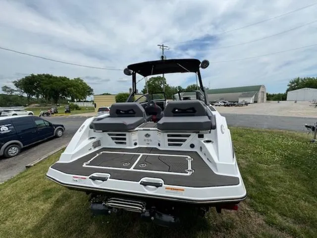 Slide: The Image of Scarab 235 LX 2025 - 10