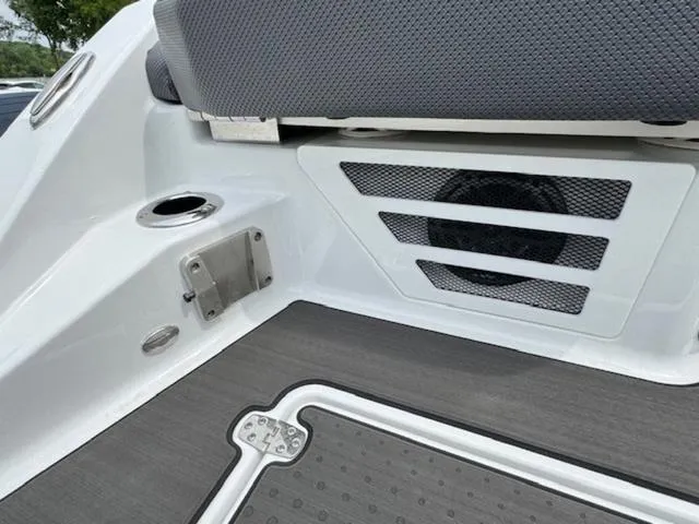 Slide: The Image of Scarab 235 LX 2025 - 11