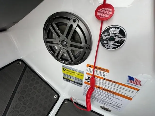 Slide: The Image of Scarab 235 LX 2025 - 14