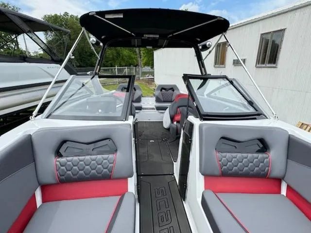 Slide: The Image of Scarab 235 LX 2025 - 15