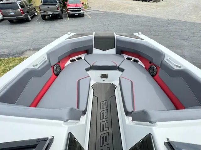 Slide: The Image of Scarab 235 LX 2025 - 16