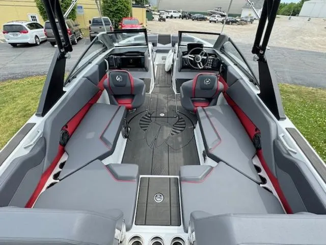 Slide: The Image of Scarab 235 LX 2025 - 17