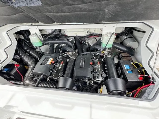 Slide: The Image of Scarab 235 LX 2025 - 21