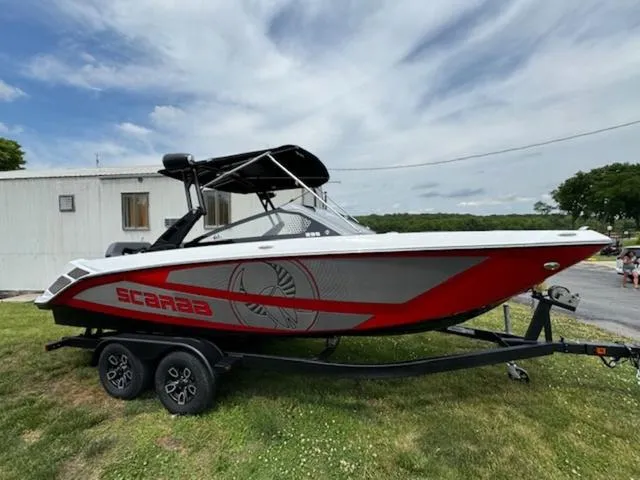 Slide: The Image of Scarab 235 LX 2025 - 3