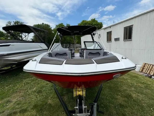 Slide: The Image of Scarab 235 LX 2025 - 4