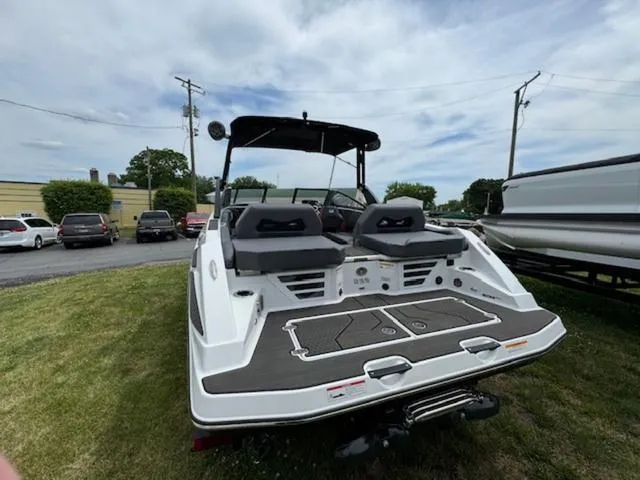 Slide: The Image of Scarab 235 LX 2025 - 9