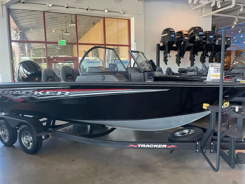 Slide: The Image of Sun Tracker Party Barge 24 DLX 2024 - 56