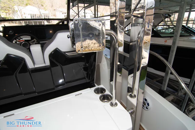 Slide: The Image of 2024 Jeanneau Leader 10.5 WA boat interior at Big Thunder Marine. - 27