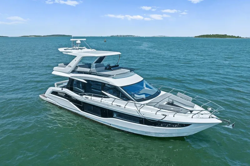 Slide: The Image of Galeon 500 Fly 2024 - 1