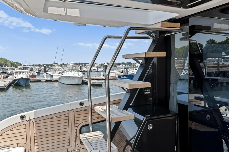 Slide: The Image of Galeon 500 Fly 2024 - 11