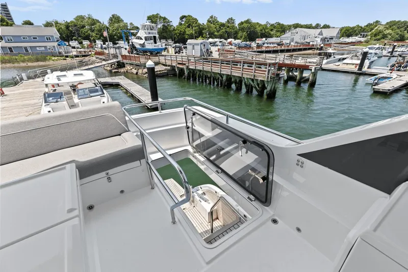 Slide: The Image of Galeon 500 Fly 2024 - 12