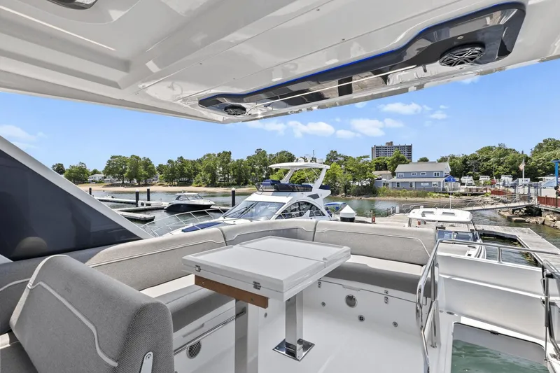 Slide: The Image of Galeon 500 Fly 2024 - 13