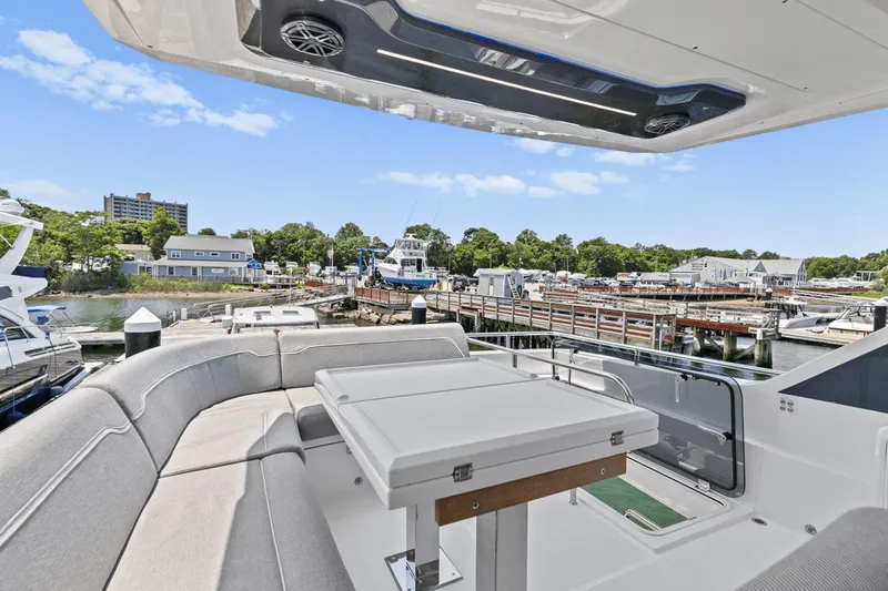 Slide: The Image of Galeon 500 Fly 2024 - 14