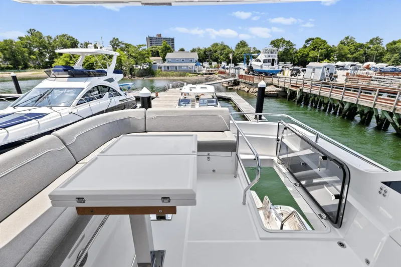 Slide: The Image of Galeon 500 Fly 2024 - 15