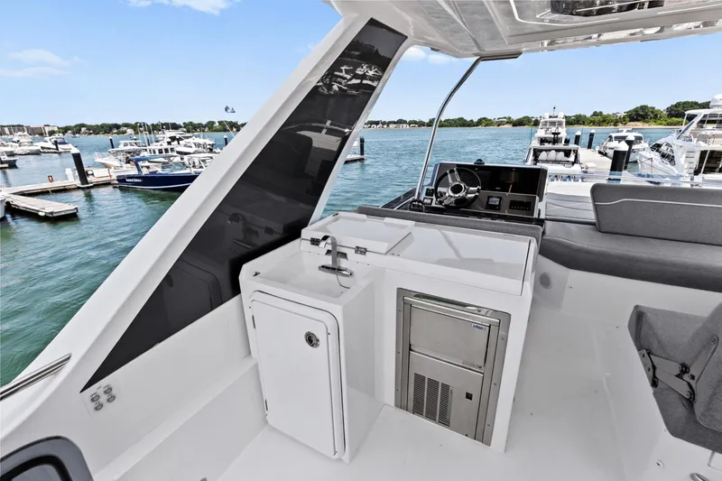 Slide: The Image of Galeon 500 Fly 2024 - 16